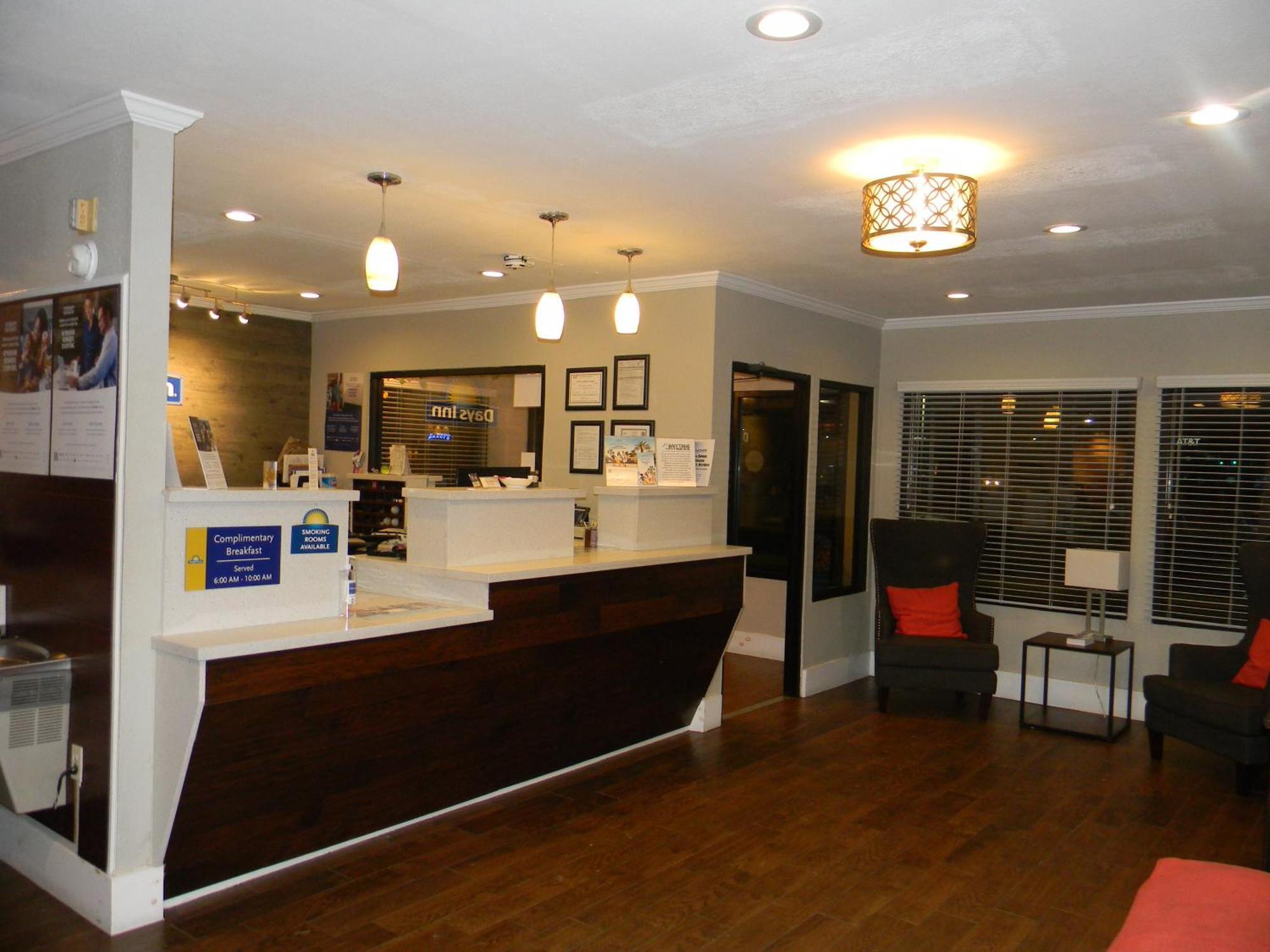 Days Inn By Wyndham Bainbridge Exterior photo
